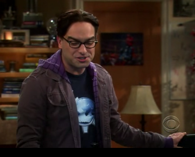 big bang theory lenonard with a kde konqueror shirt